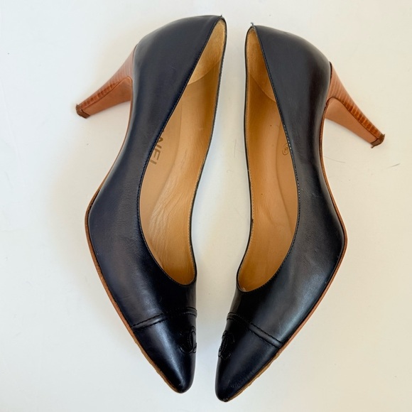 CHANEL Dark Navy Midnight Blue Vintage Leather CC cap-toe pumps EU 39.5 - Picture 4 of 10